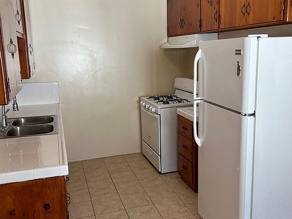 4th image of 748 N Inglewood Ave