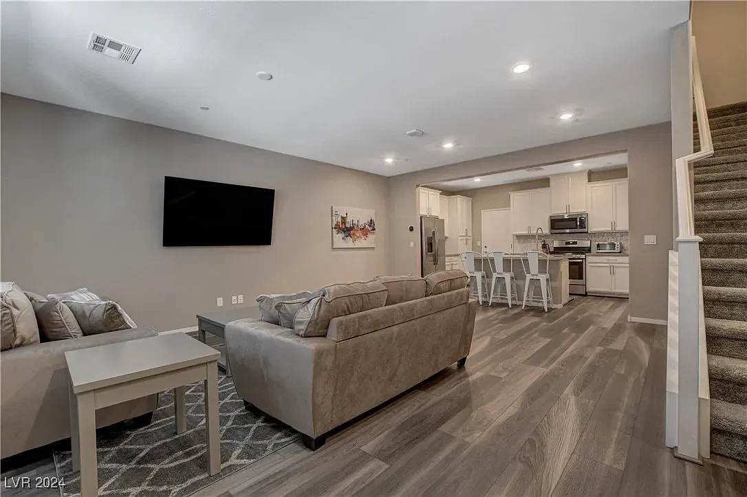 3 bed, 2.5 bath, 1499 sqft, $2,600 — Photo 1