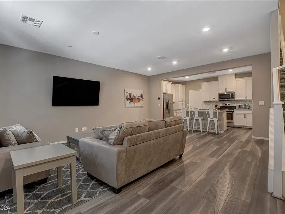 16 Lomita Heights Dr