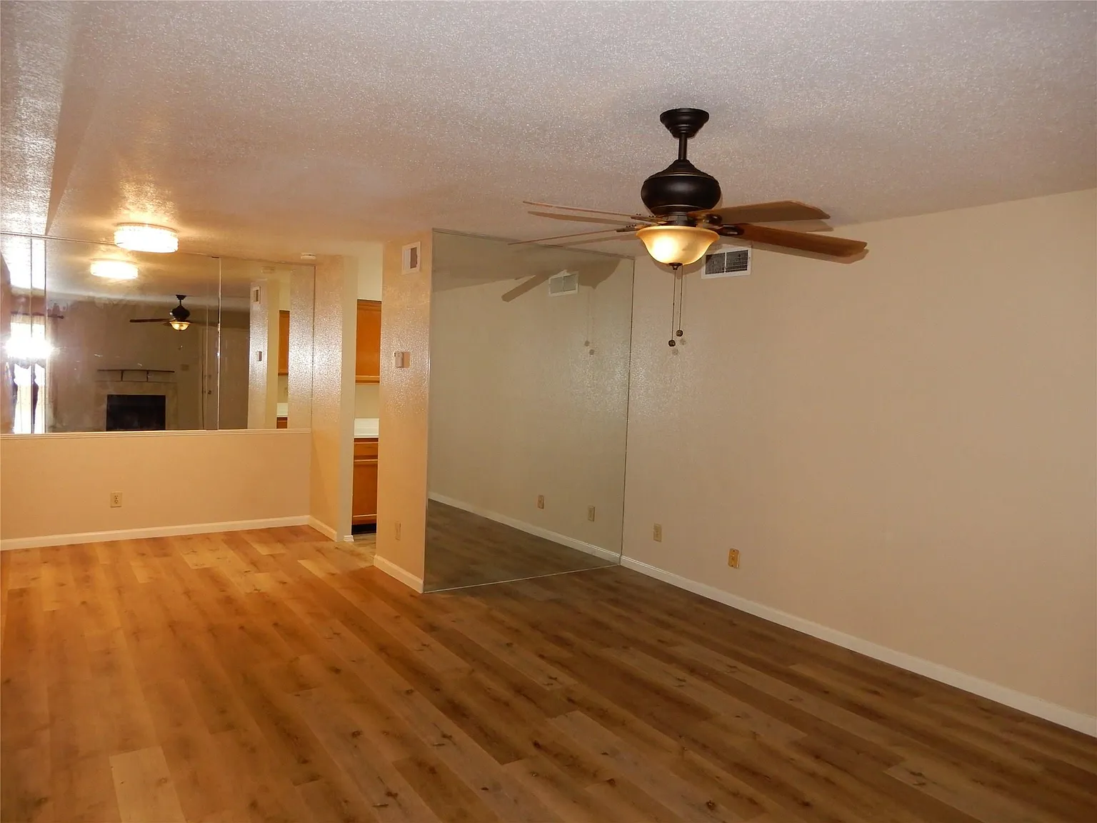 2 bed, 2.0 bath, 1068 sqft, $1,200 — Photo 4