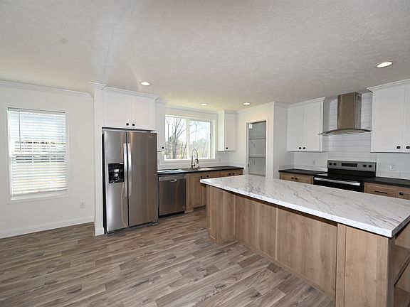 3rd image of 597 Loop Circle