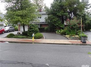131 Land Ln, Westbury, NY 11590