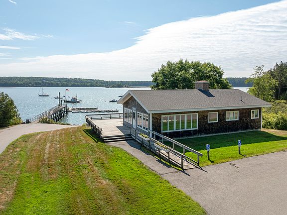 4th image of 28 Headland Road