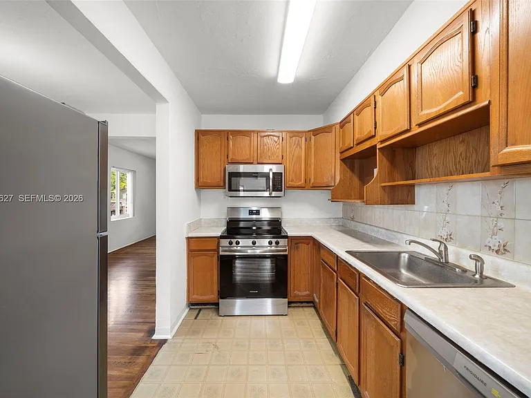 5730 SW 42nd Ter — Photo 10