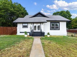 611 Cherry St, Bowie, TX 76230