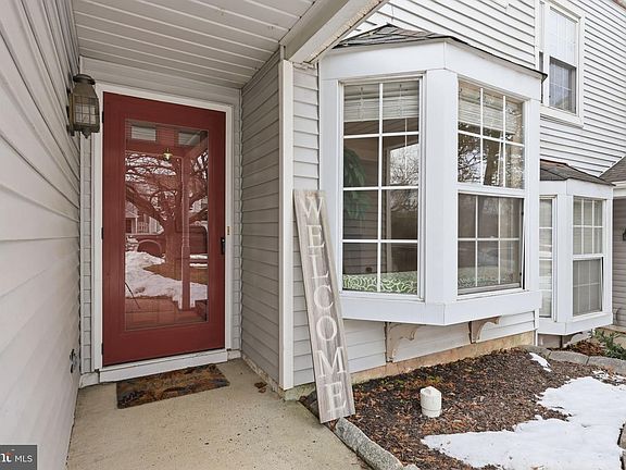 3rd image of 33 E Park Rd