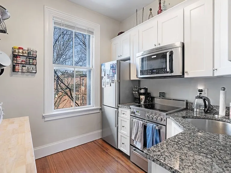 14 Gloucester St #3B — Photo 3