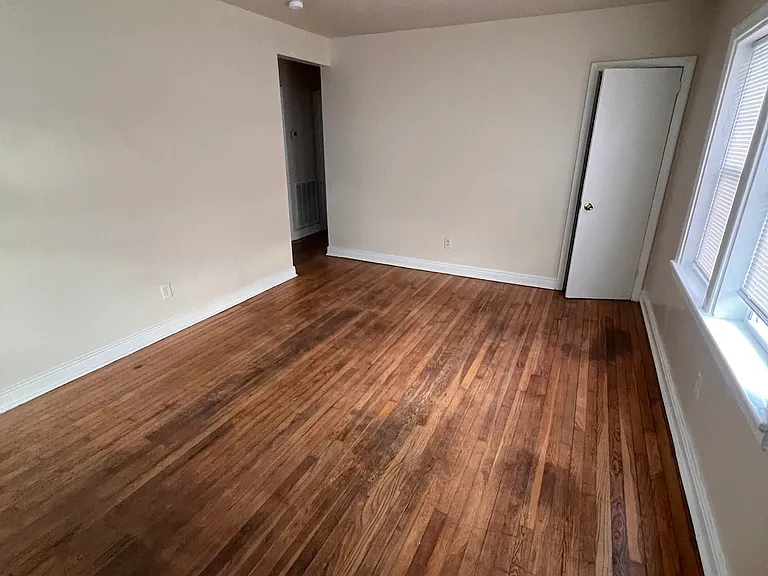 1433 Minefee St — Photo 3