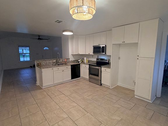 3rd image of 110 Allie Ln