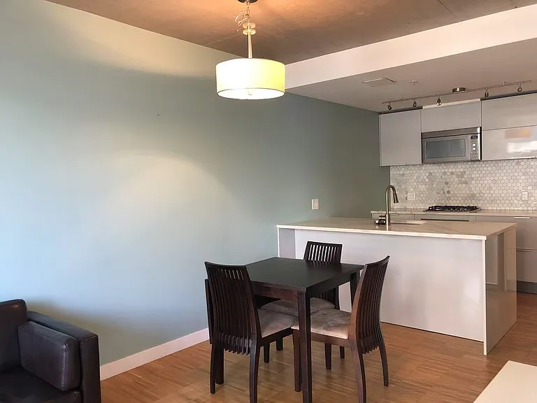 128 Cordova St W #14F — Photo 6