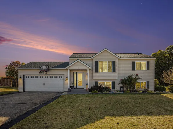 6149 Autumn Ridge Dr, Greenville, MI 48838