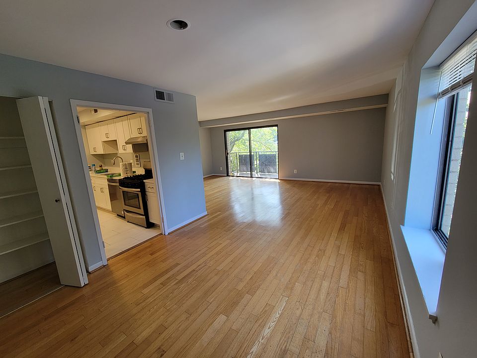 1st image of 3100 S Manchester St APT 428