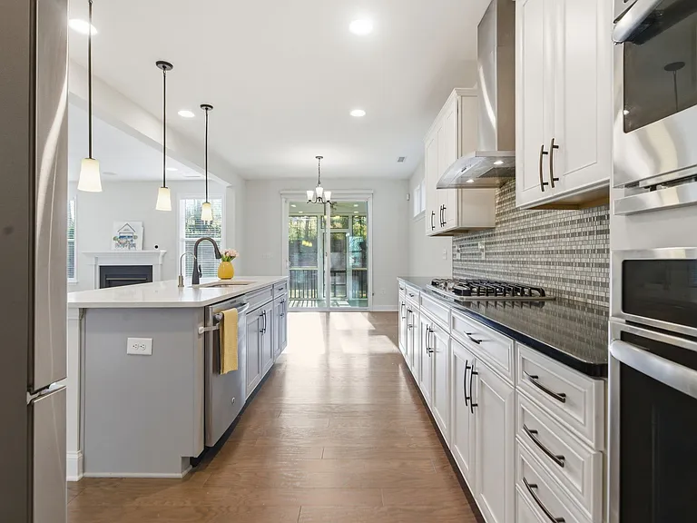 721 Vine Pond Ct — Photo 6