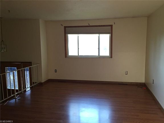 3rd image of 4002 Powell St