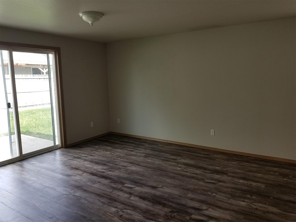 2nd image of 4215 Cochins Ln