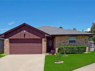 12 Pebblebeach Ct, Pantego, TX 76013