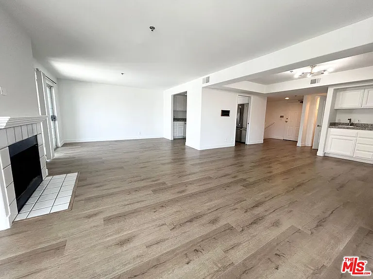 11734 Montana Ave #409 — Photo 3