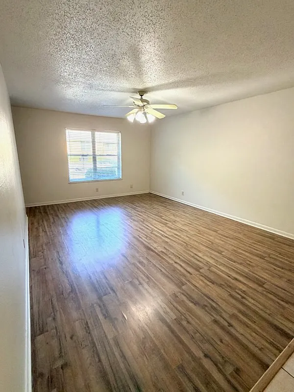 2 bed, 1.5 bath, 1062 sqft, $1,295 — Photo 4