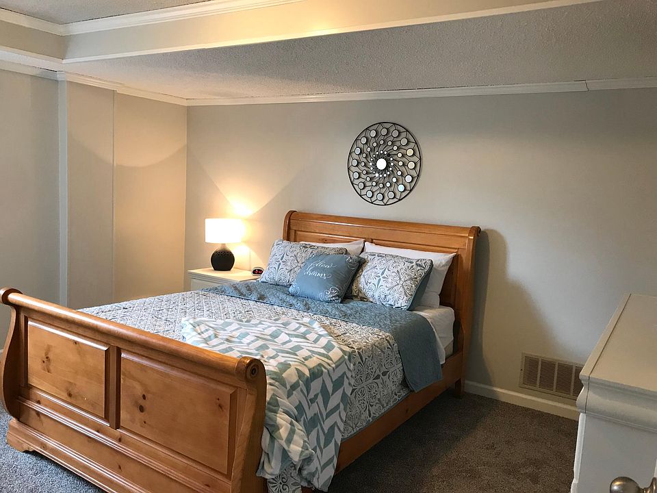 Master Bedroomliving room