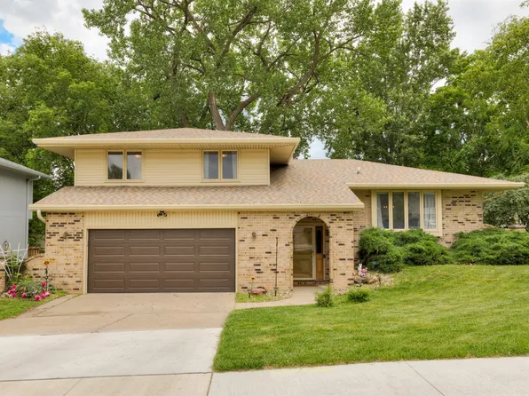 1711 NW 99th Ct, Clive, IA 50325