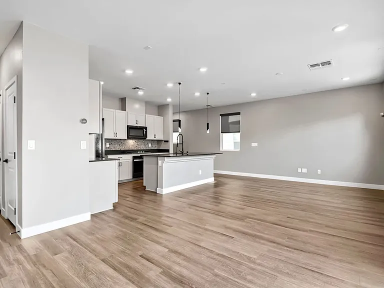 7110 Cass Ave — Photo 6