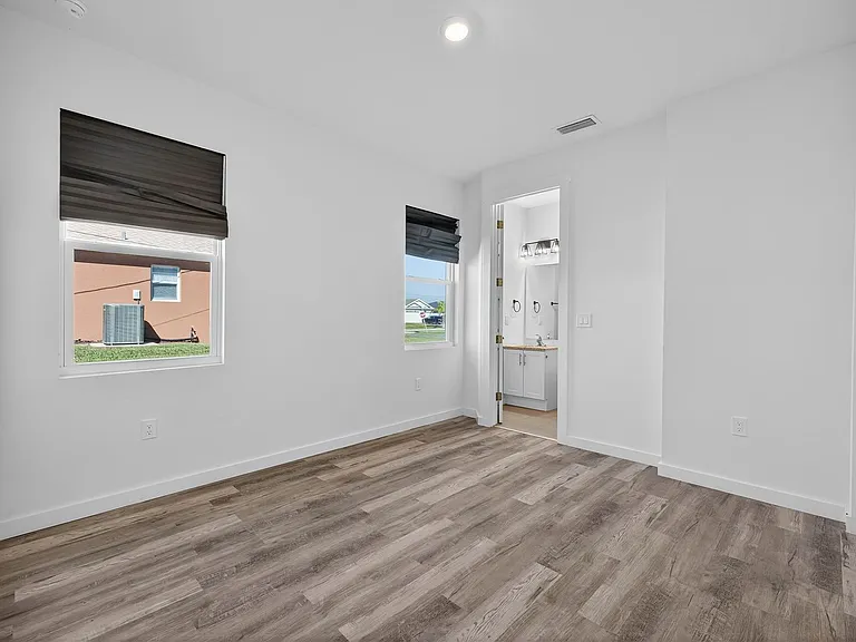 204 NW 1st St — Photo 10