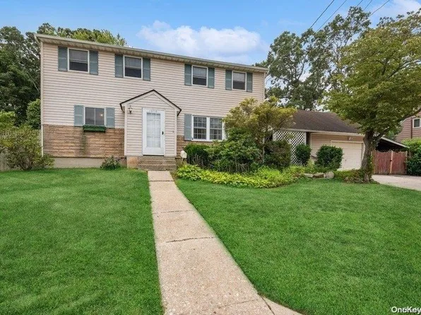 1372 America Avenue, West Babylon, NY 11704