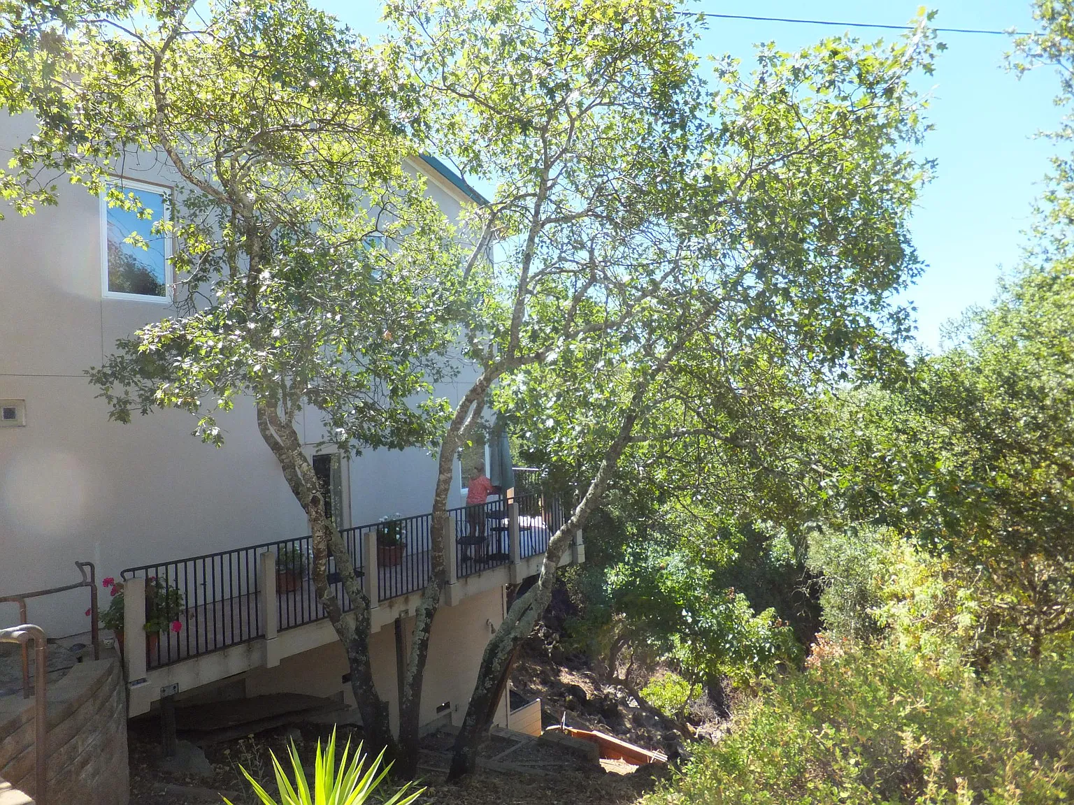 580 Mountain Ave — Photo 1