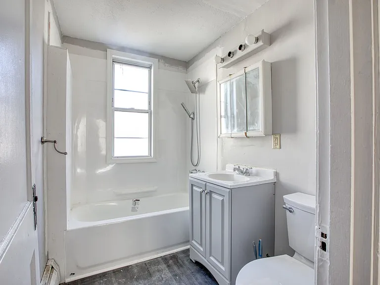 429 New Britain Ave #2 — Photo 16