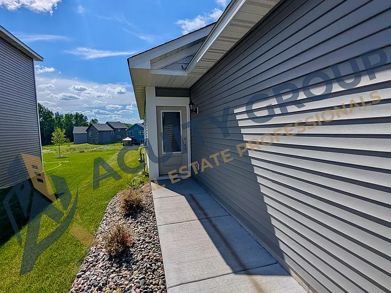 501 Redwood St N — Photo 6