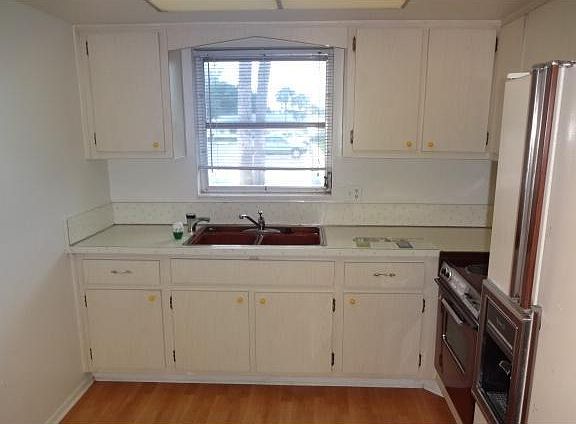 4th image of 4808 Cresthaven Blvd