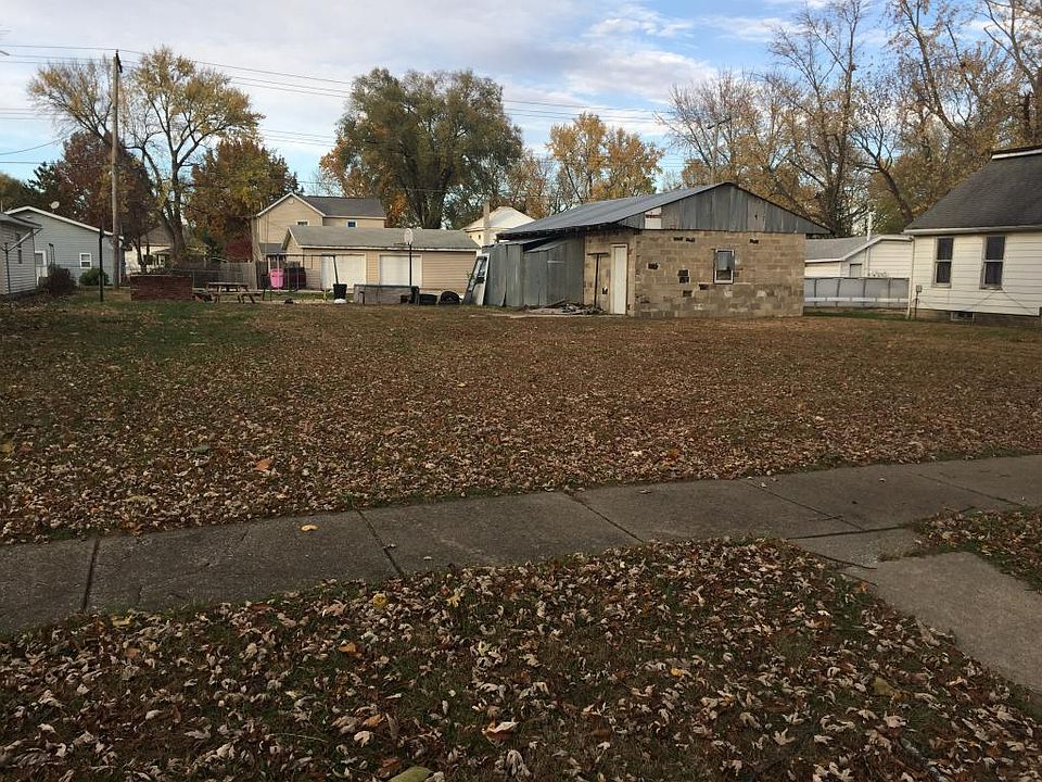 1st image of 808 E 2nd St