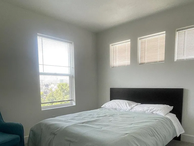 153 E Claxton Ct — Photo 6