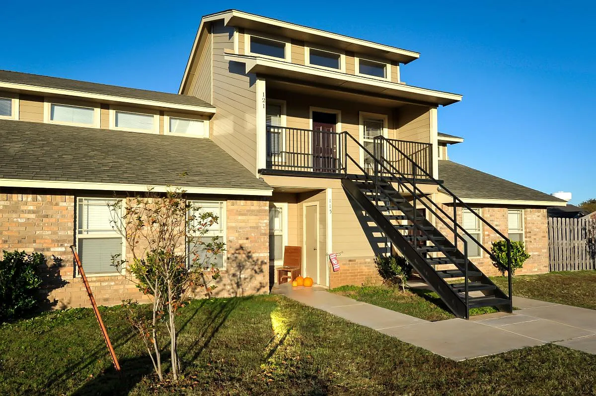 2 bed, 1000 sqft, $1,200 — Photo 3