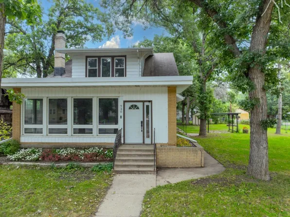 920 3rd Ave NW, Minot, ND 58703