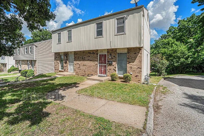 2 bed, 2.0 bath, 900 sqft, $1,595 — Photo 3