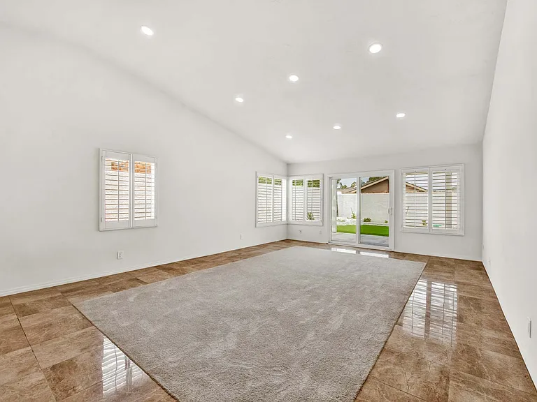 23495 Porter Cir — Photo 5
