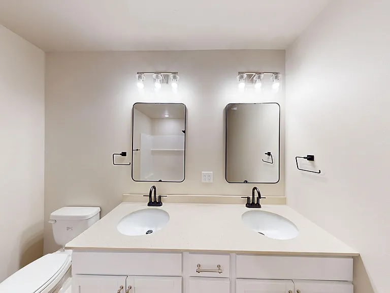 5631-5735 E Revere Dr — Photo 44