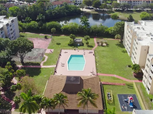 6930 Miami Gardens Dr #201, Hialeah, FL 33015