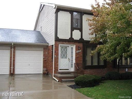 1st image of 205 Pineview Ct