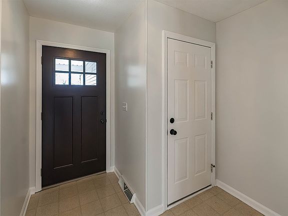 3rd image of 825 McConnell Ave