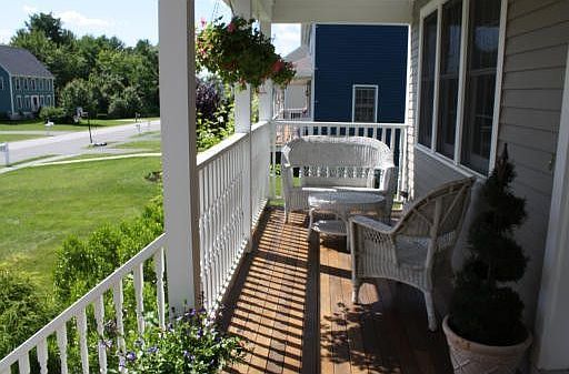 4th image of 10 Frances Dr