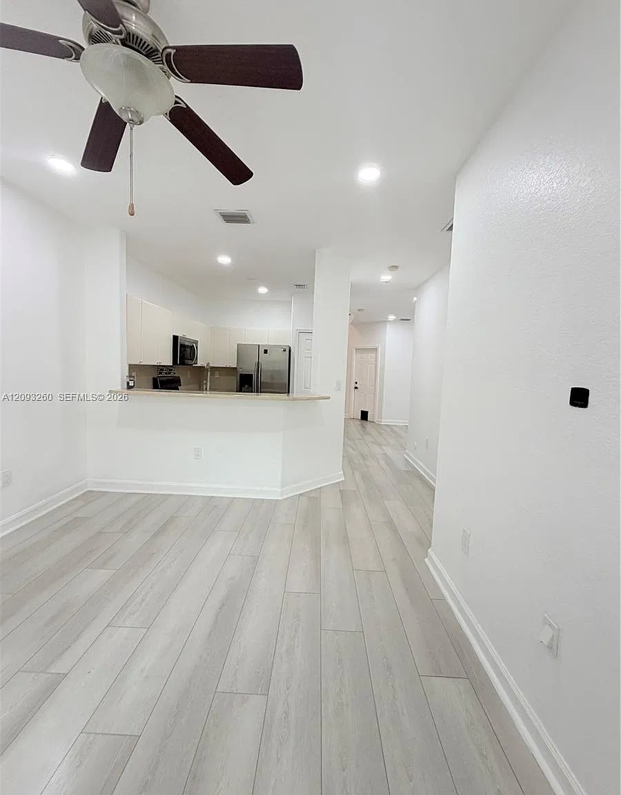 3 bed, 1704 sqft, $2,700 — Photo 2