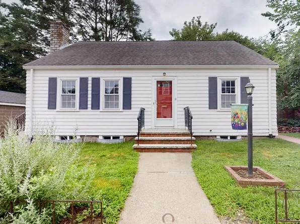 11 Naviens Ln, Waltham, MA 02453