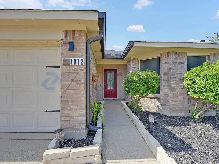 1012 Triple Crown Dr — Photo 3