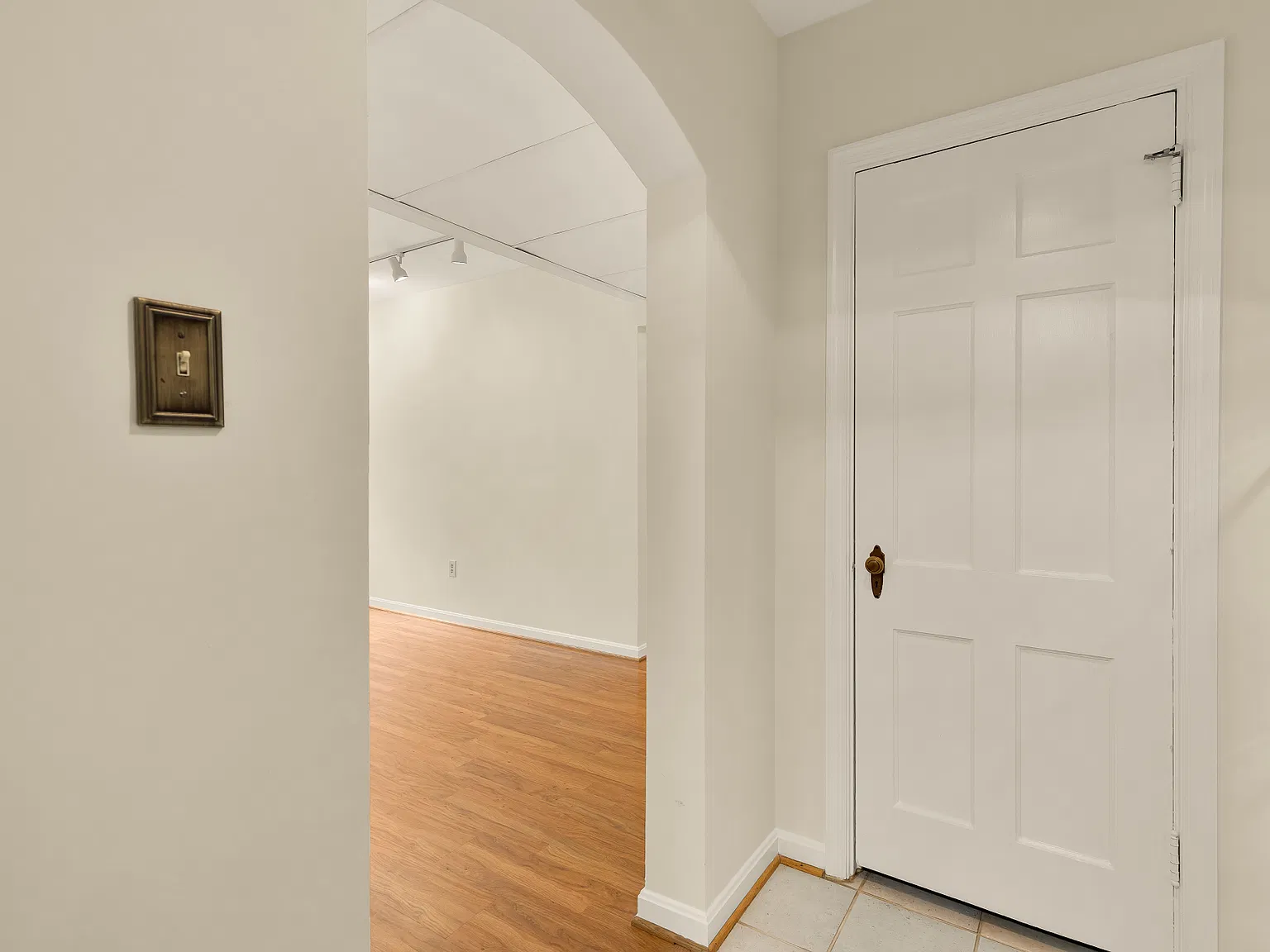2 bed, 860 sqft, $2,700 — Photo 3