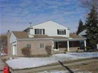 22125 Beaconsfield Ave, Eastpointe, MI 48021