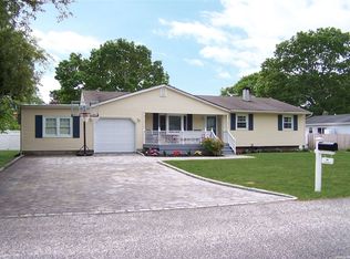 68 Brushwood Dr, Shirley, NY 11967