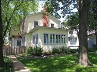 126 N Willow Rd, Elmhurst, IL 60126