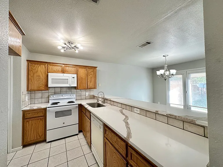 3709 Woodrow Dr — Photo 8
